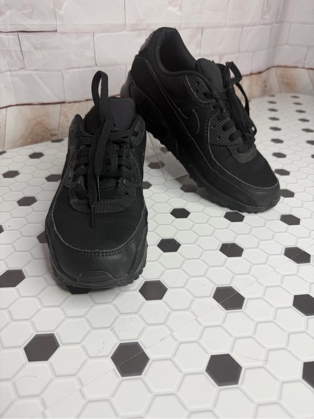 Nike Air Max 90 Triple Black Sneakers Mens  Size‎ 8 Athletic Running Shoes